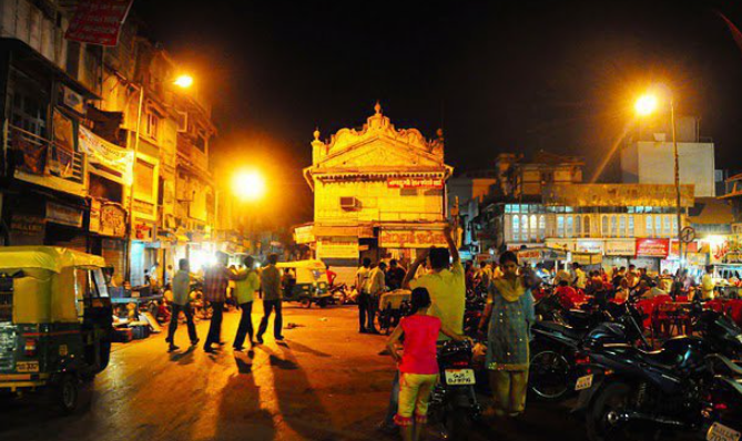 Manek Chowk Road, Ahmedabad, Gujarat - Vushii.com Manek Chowk Road, Ahmedabad, Gujarat - Vushii.com